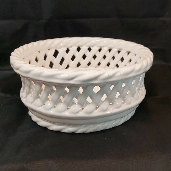 Capodimonte Style Porcelaine Weaved Basket with Lid 5.5" Applied flower VTG - Picture 8 of 10